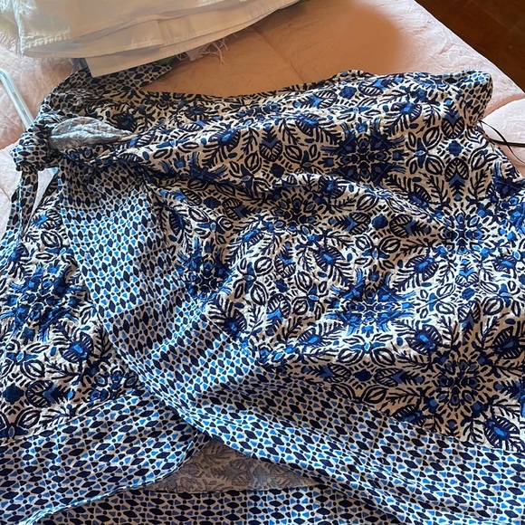 Blue patterned Zara mini skirt. - Picture 1 of 3